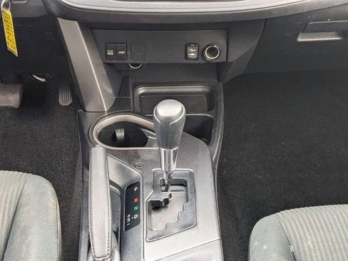 Used 2018 Toyota RAV4 LE image 17