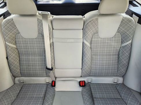 Certified 2022 Volvo XC60 B5 Momentum image 16