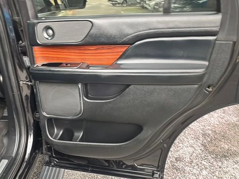 Used 2019 Lincoln Navigator Select RWD image 35