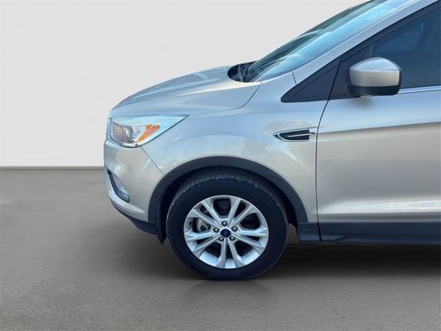Used 2018 Ford Escape SE image 4