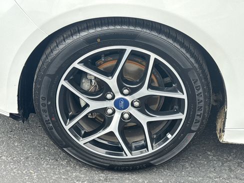 Used 2016 Ford Focus SE w/ SE Sport Package FWD image 5