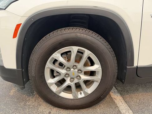 Used 2022 Chevrolet Traverse LS FWD image 11