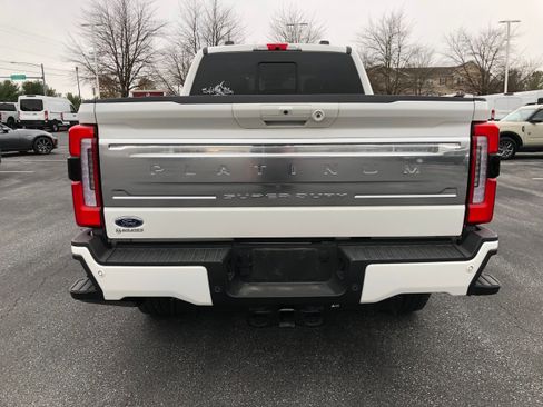 Used 2025 Ford F250 Platinum w/ Platinum Plus Package image 4