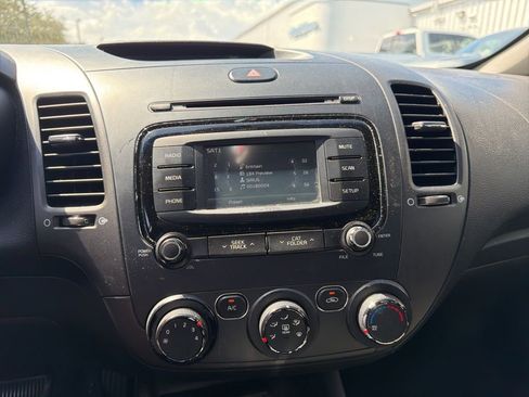 Used 2017 Kia Forte LX w/ LX Popular Package image 12