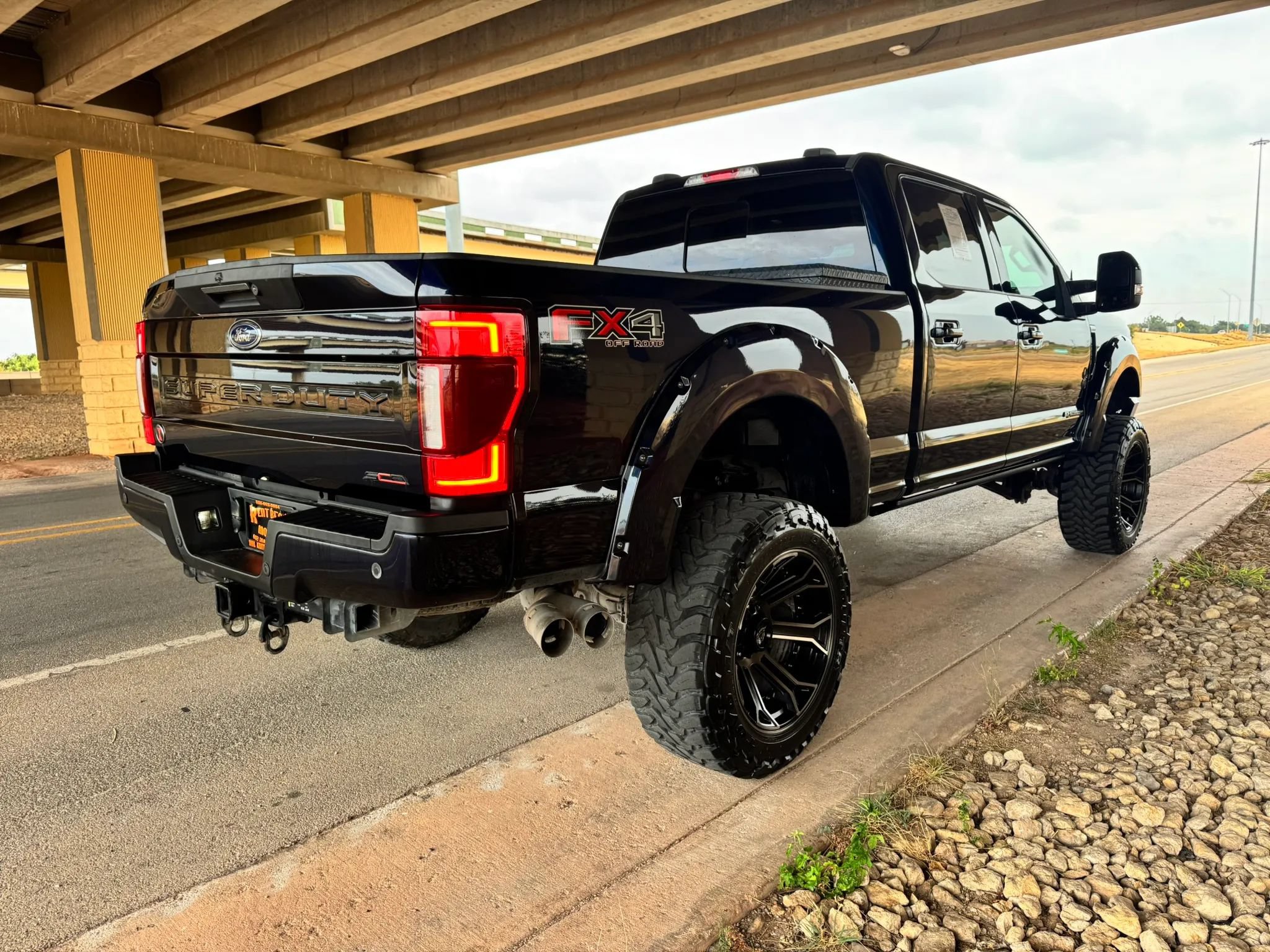 Used 2021 Ford F250 Lariat w/ Lariat Ultimate Package AWD/4WD image 3