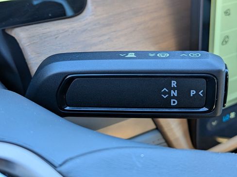 Used 2026 Rivian R1T Premium image 25