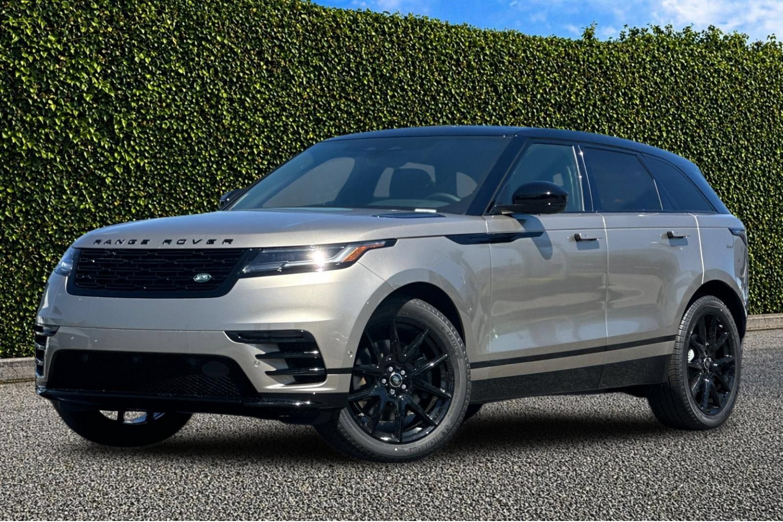New 2026 Land Rover Range Rover Velar Dynamic SE AWD/4WD image 2