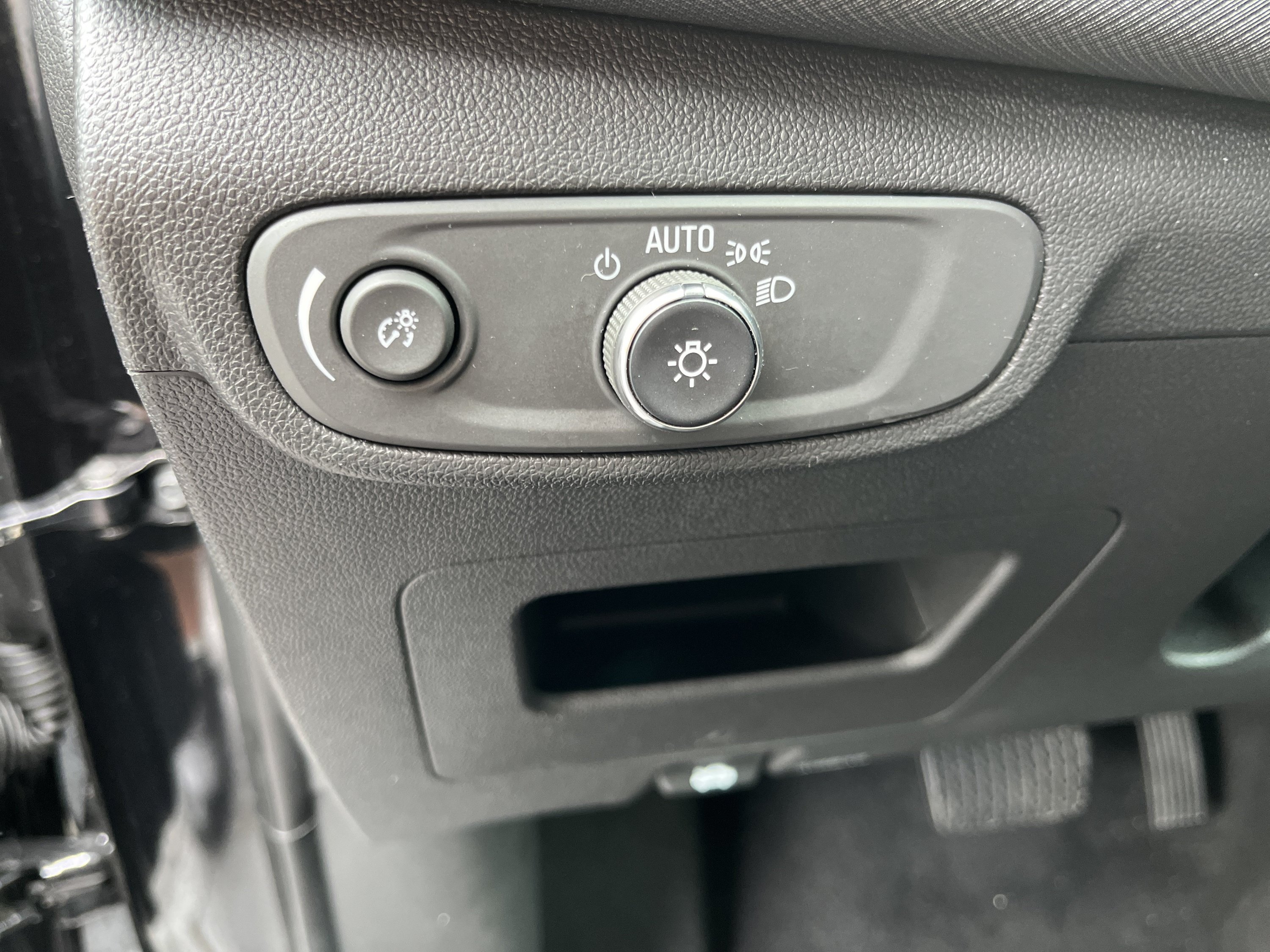 Used 2025 Chevrolet TrailBlazer LT AWD/4WD image 17