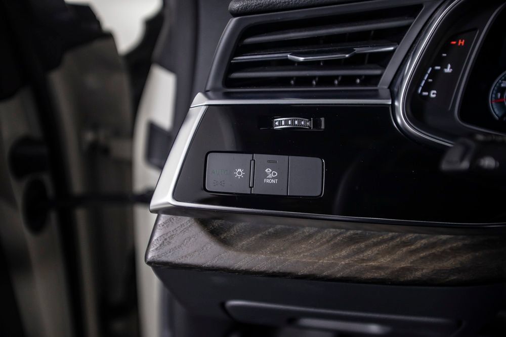 Used 2022 Audi Q8 Premium Plus AWD/4WD image 28