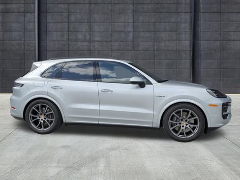 Certified 2026 Porsche Cayenne E-Hybrid AWD/4WD image 7