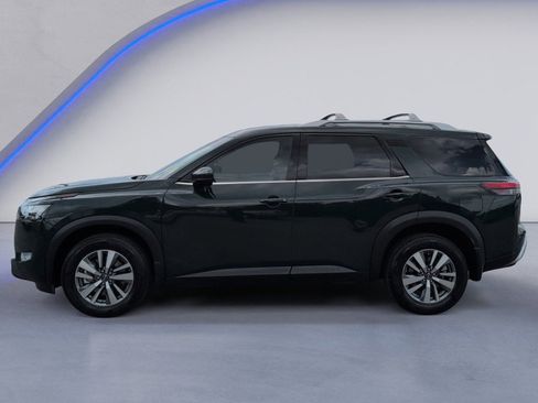 Used 2025 Nissan Pathfinder SL AWD/4WD image 12