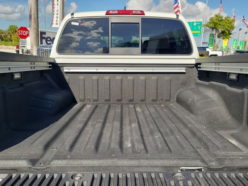 Used 2022 Nissan Frontier SV image 23