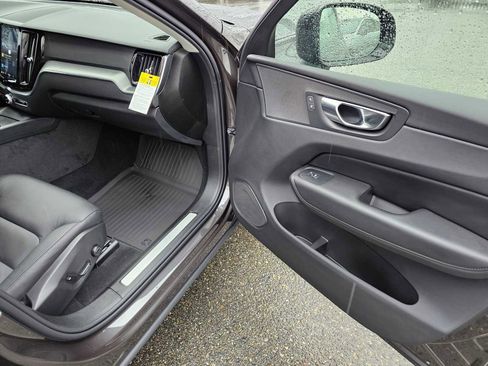 New 2025 Volvo XC60 B5 Core w/ Protection Package Premier image 10