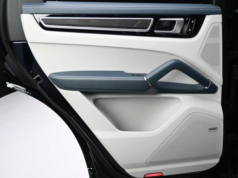 Used 2022 Porsche Cayenne S image 50