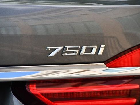 Used 2017 BMW 750i xDrive image 14