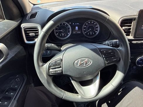 Used 2021 Hyundai Venue SEL w/ Premium Package FWD image 3