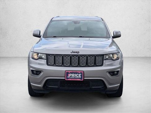 Used 2018 Jeep Grand Cherokee Altitude RWD image 2