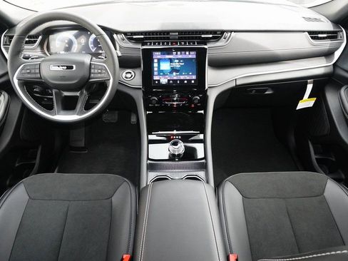 New 2025 Jeep Grand Cherokee L Altitude AWD/4WD image 10