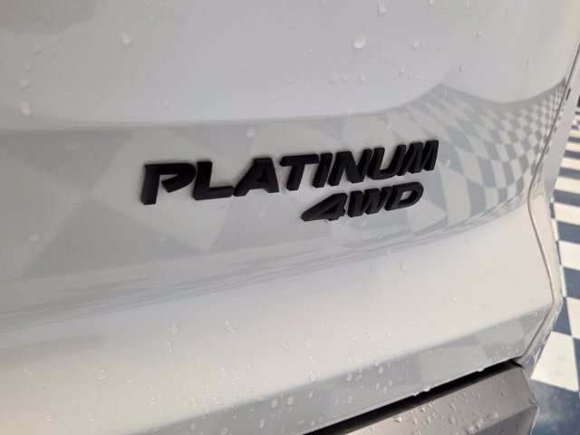Used 2024 Nissan Pathfinder Platinum AWD/4WD image 7