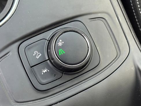 Used 2024 GMC Terrain SLE image 21