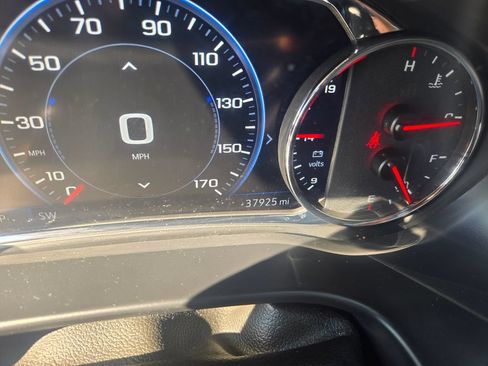 Used 2023 GMC Acadia SLT w/ Technology Package FWD image 13