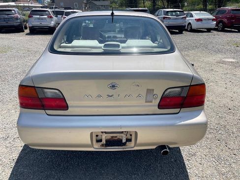 Used 1996 Nissan Maxima SE FWD image 6