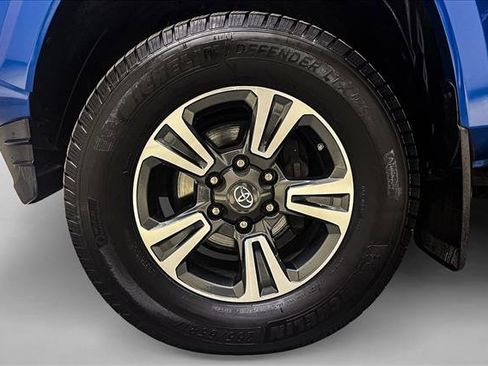 Used 2017 Toyota Tacoma TRD Sport image 24