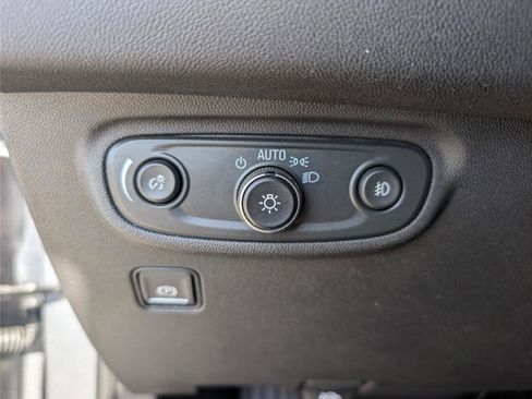 Used 2024 GMC Terrain SLT image 25