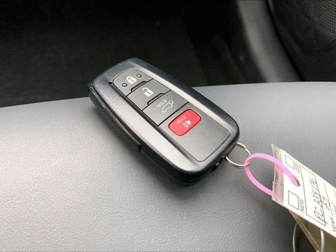 Used 2023 Toyota RAV4 XLE Premium image 14