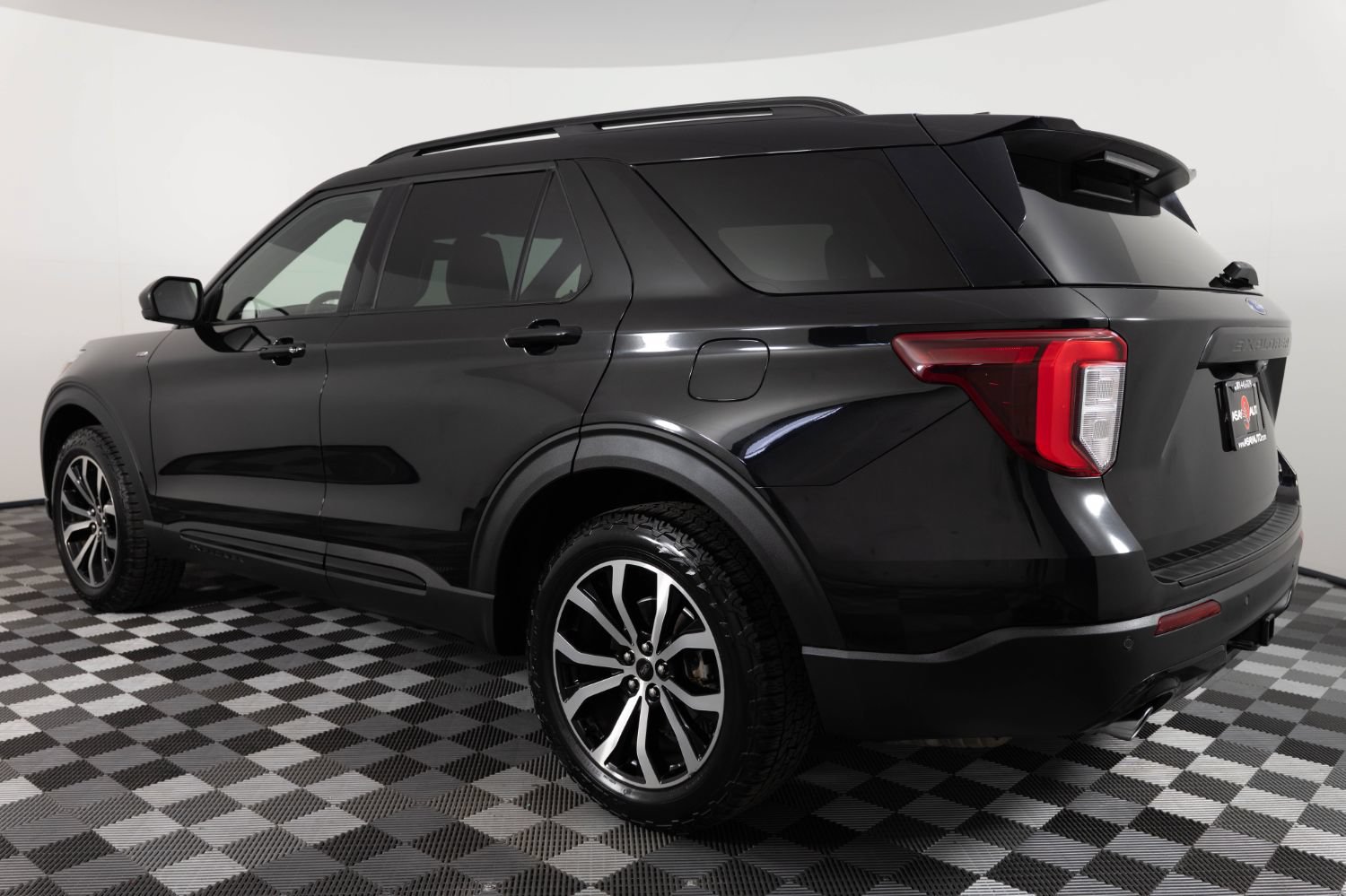 Used 2022 Ford Explorer ST-Line w/ Class IV Trailer Tow Package AWD/4WD image 4