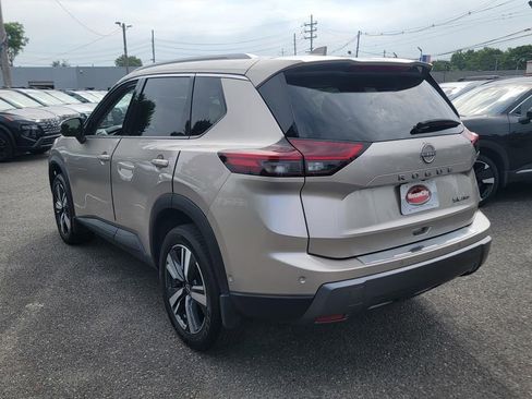 Used 2024 Nissan Rogue SL AWD/4WD image 7
