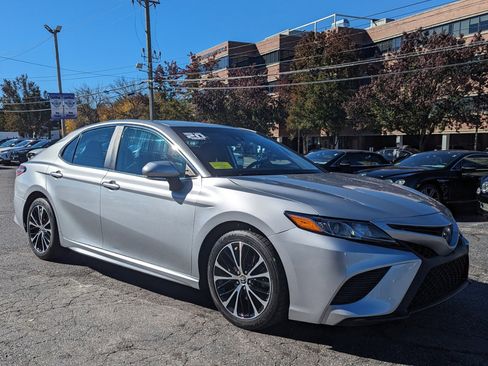 Used 2020 Toyota Camry SE image 5