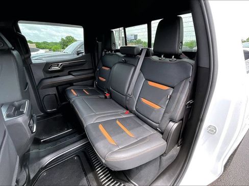 Used 2023 GMC Sierra 1500 AT4 w/ Technology Package AWD/4WD image 25