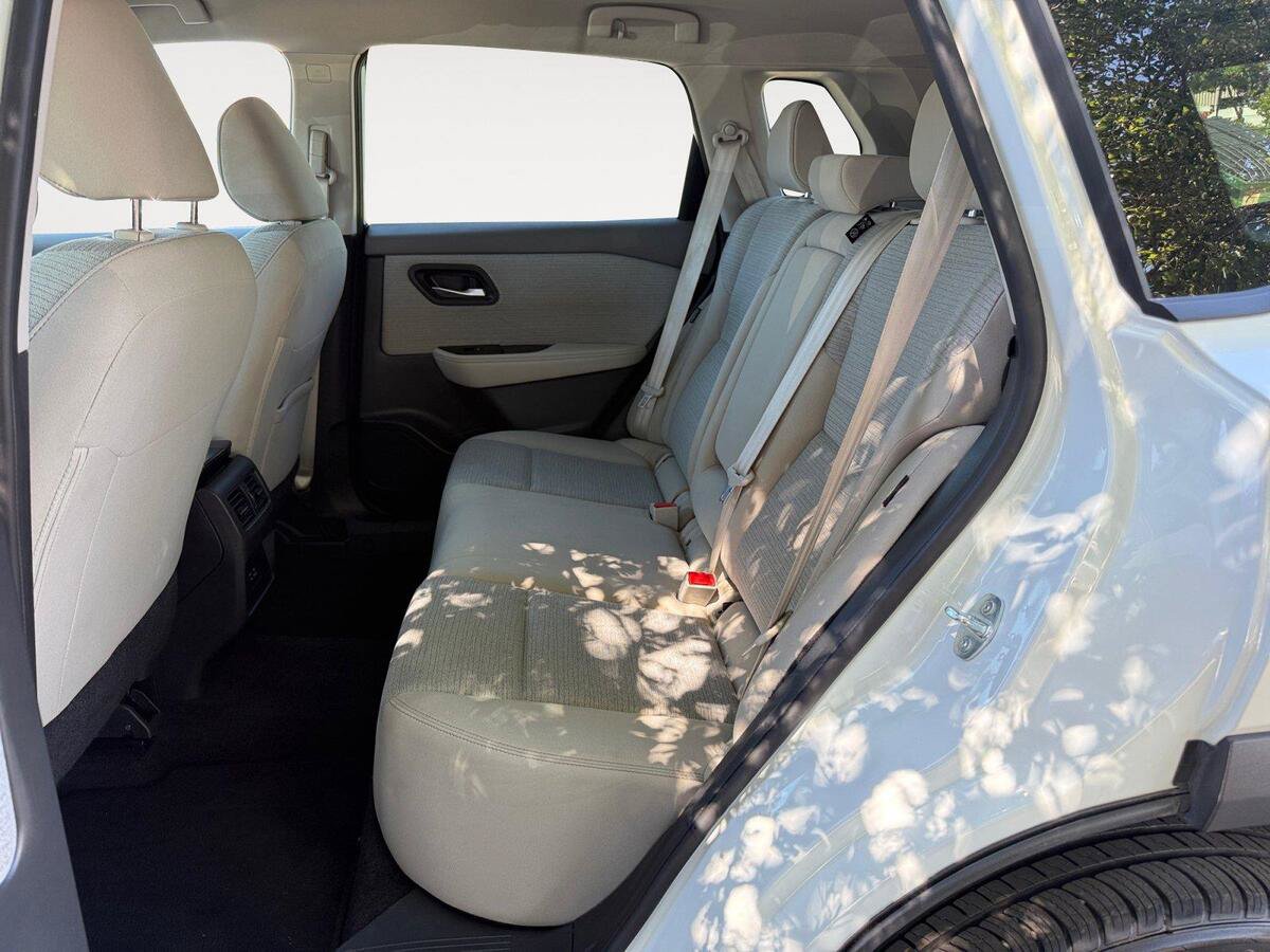 Used 2023 Nissan Rogue SV FWD image 13