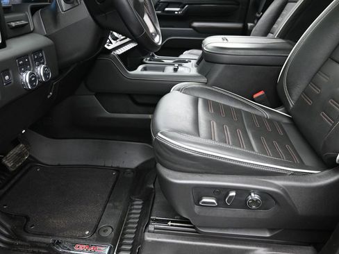 Used 2025 GMC Sierra 2500 AT4X image 17