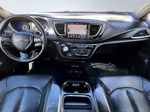 Used 2018 Chrysler Pacifica Touring-L w/ Premium Audio Group image 17