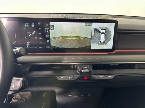 Used 2024 Kia EV9 Land image 23