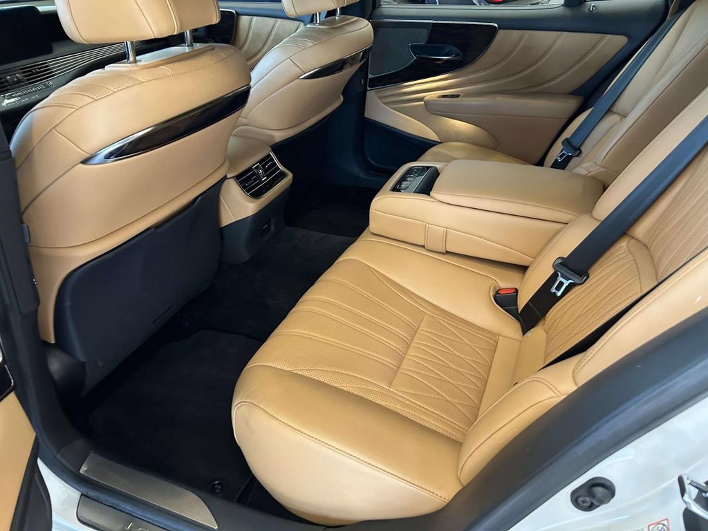 Used 2022 Lexus LS 500 w/ Interior Upgrade Package RWD image 9