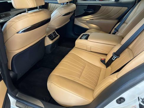 Used 2022 Lexus LS 500 w/ Interior Upgrade Package RWD image 9
