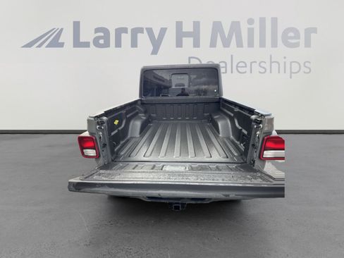 Certified 2020 Jeep Gladiator Overland image 30