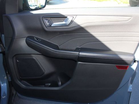 Certified 2023 Ford Escape Platinum FWD image 27