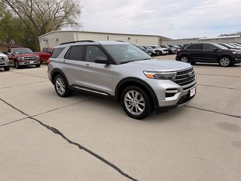 Used 2020 Ford Explorer XLT w/ Equipment Group 202A AWD/4WD image 1