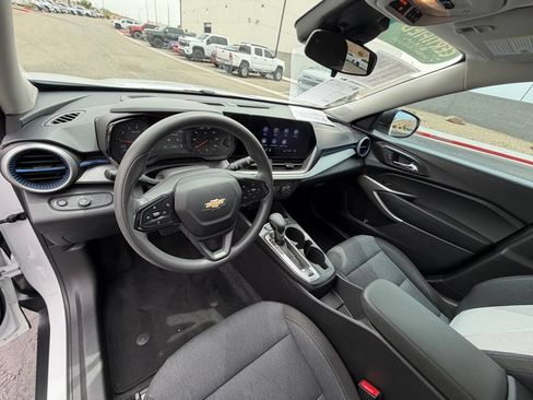 Used 2024 Chevrolet Trax LS FWD image 13