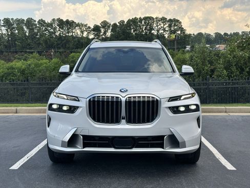 Used 2024 BMW X7 xDrive40i w/ Premium Package AWD/4WD image 3
