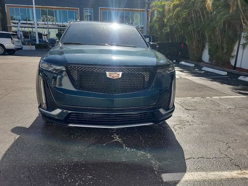 Used 2025 Cadillac XT6 Luxury FWD image 3