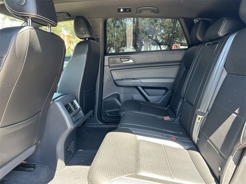 Used 2022 Volkswagen Atlas Cross Sport SE image 12