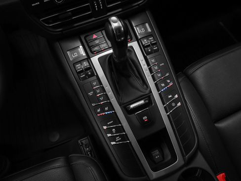 Certified 2020 Porsche Macan S AWD/4WD image 32