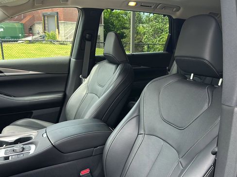 Used 2025 INFINITI QX60 Luxe FWD image 11