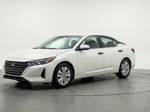 Used 2025 Nissan Sentra S FWD image 3