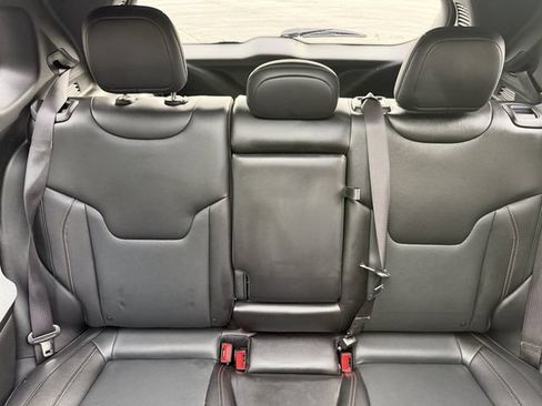 Used 2023 Jeep Compass Latitude w/ Sun and Sound Group AWD/4WD image 30